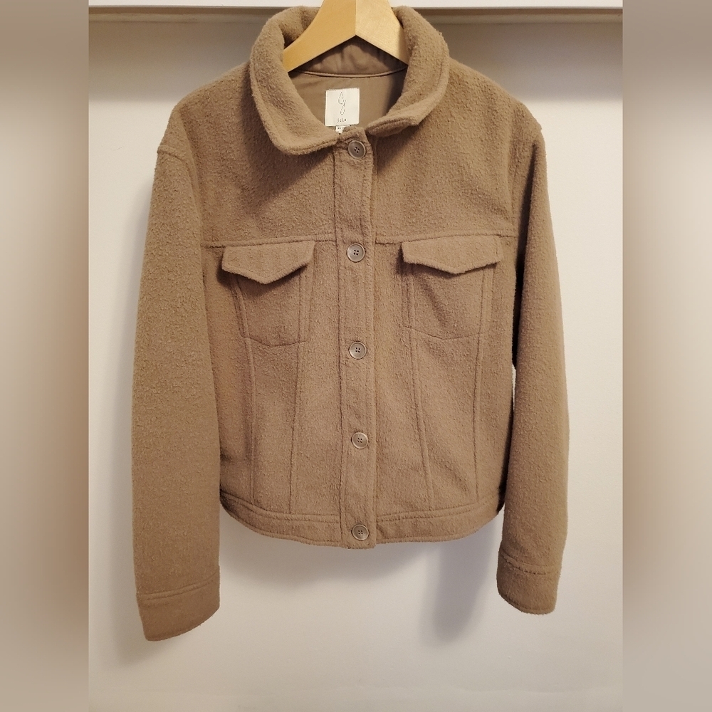 Joie Cropped Shacket. Tan / light brown. Size XL. Cozy. Jacket. Fall.